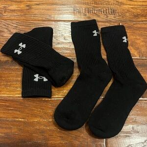 2 NEW Under Armour Black Athletic Cotton Crew Training Socks. Size M.